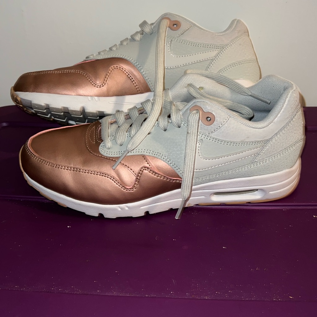 Size 8 Womens Nike Air